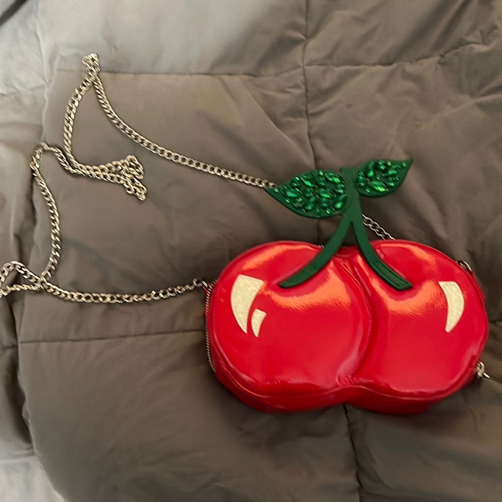 Tie the Knot Cherry crossbody bag